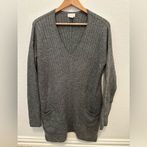 Caslon Heather Gray V-Neck Knit Sweater with Front Pockets